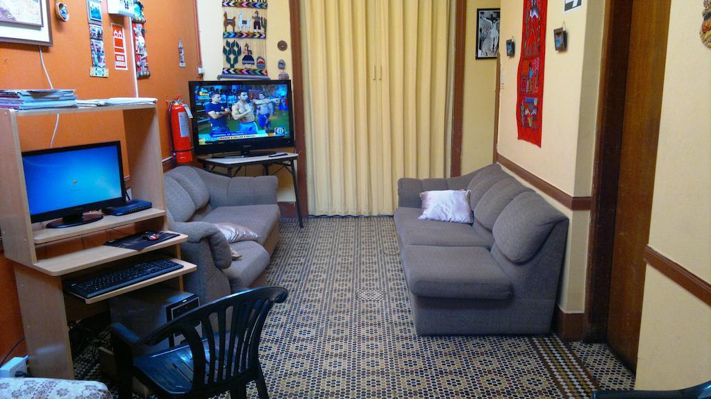 Friends House Bed & Breakfast Lima Bilik gambar